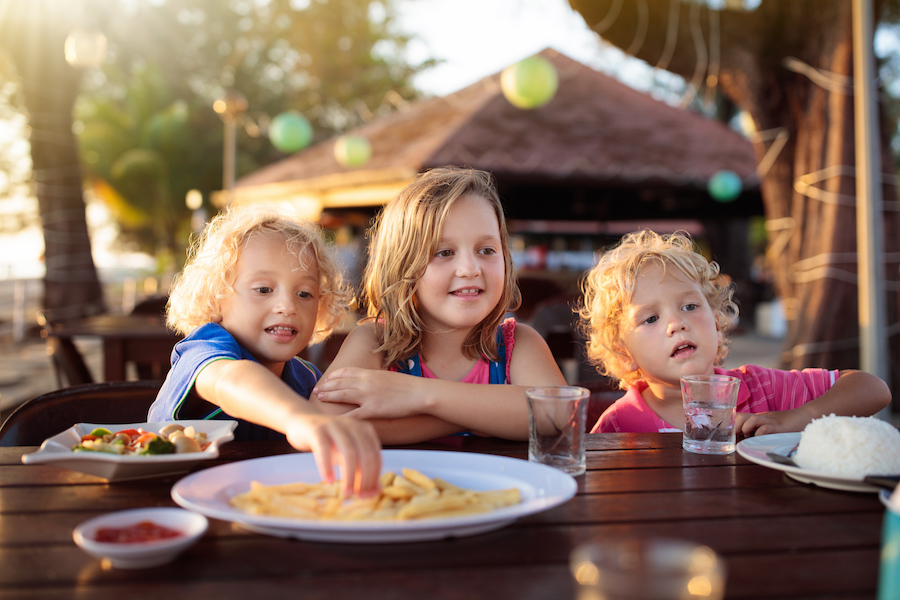 Take the whining out of dining - Raising Arizona Kids Magazine